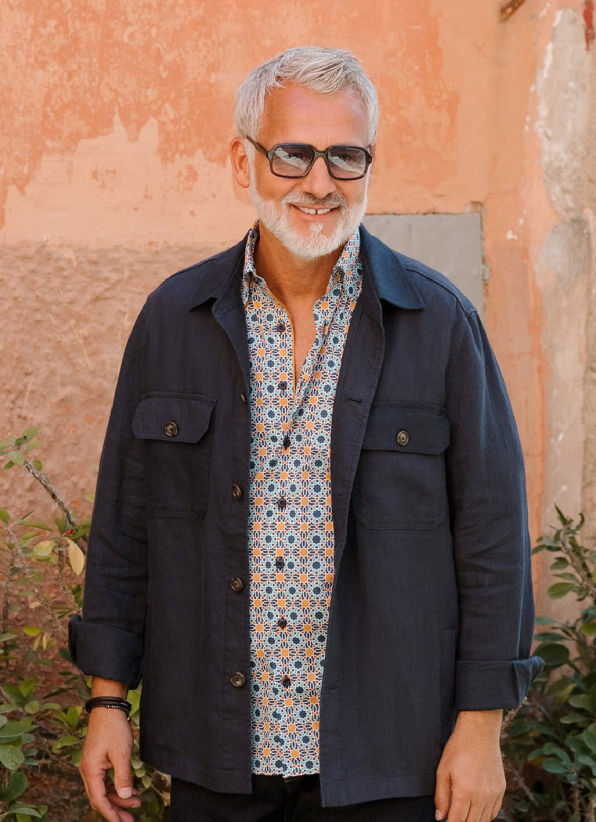 Washed Linen Overshirt — Spread Collar, Double Flap Chest Pockets, Relaxed Fit