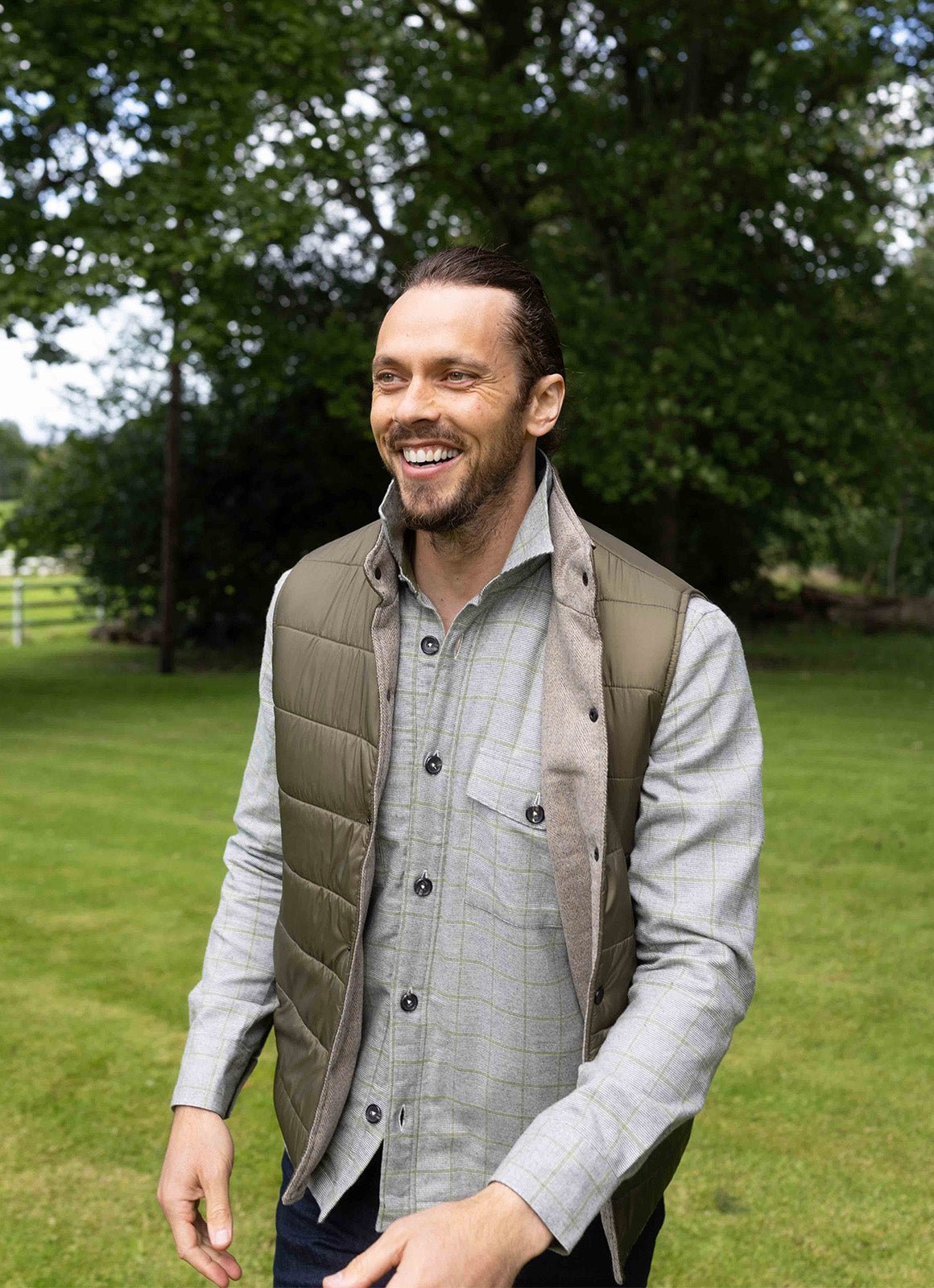 Grey & Green Plaid Sherpa-Lined Flannel Jacket — Double Chest Pockets, Lightweight Warmth