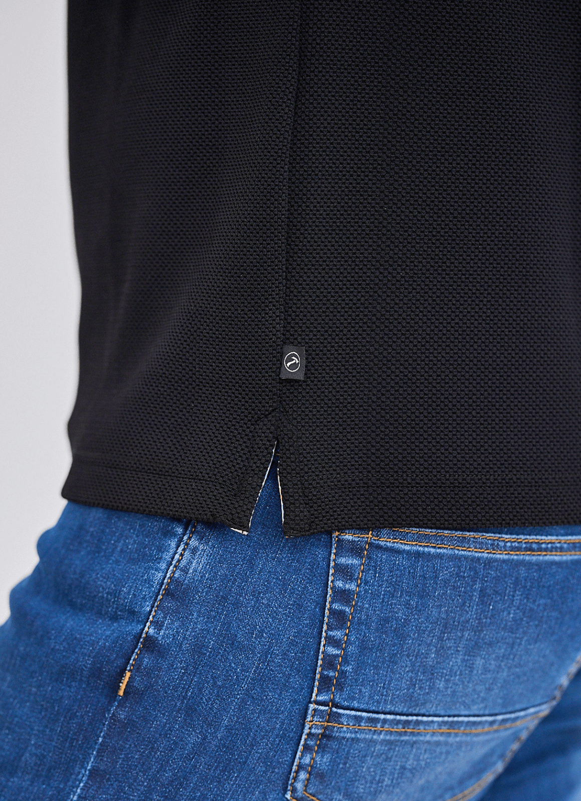 Pebble Jacquard Stretch Polo — Hexagon Contrast Inner Collar Detail, Metal-Rimmed Buttons