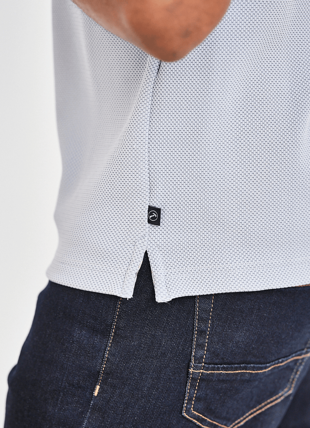 Pebble Jacquard Stretch Polo — Hexagon Contrast Inner Collar Detail, Metal-Rimmed Buttons