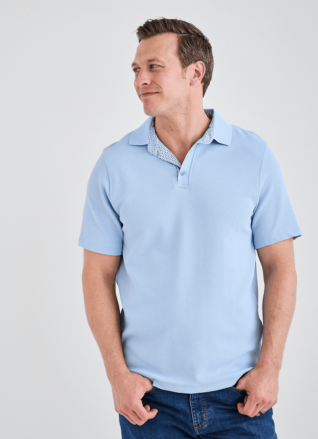 Pebble Jacquard Stretch Polo — Geometric Contrast Inner Collar Detail, Metal-Rimmed Buttons