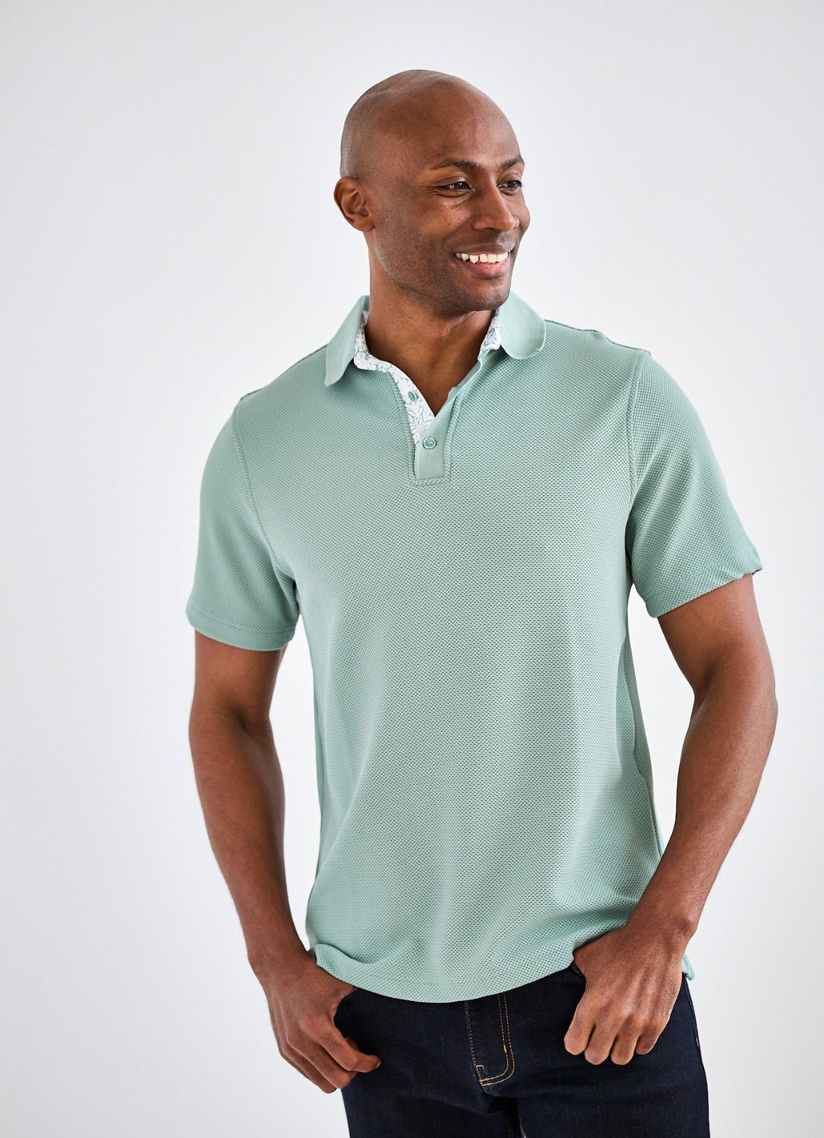 Pebble Jacquard Stretch Polo — Leafy Contrast Inner Collar Detail, Metal-Rimmed Buttons