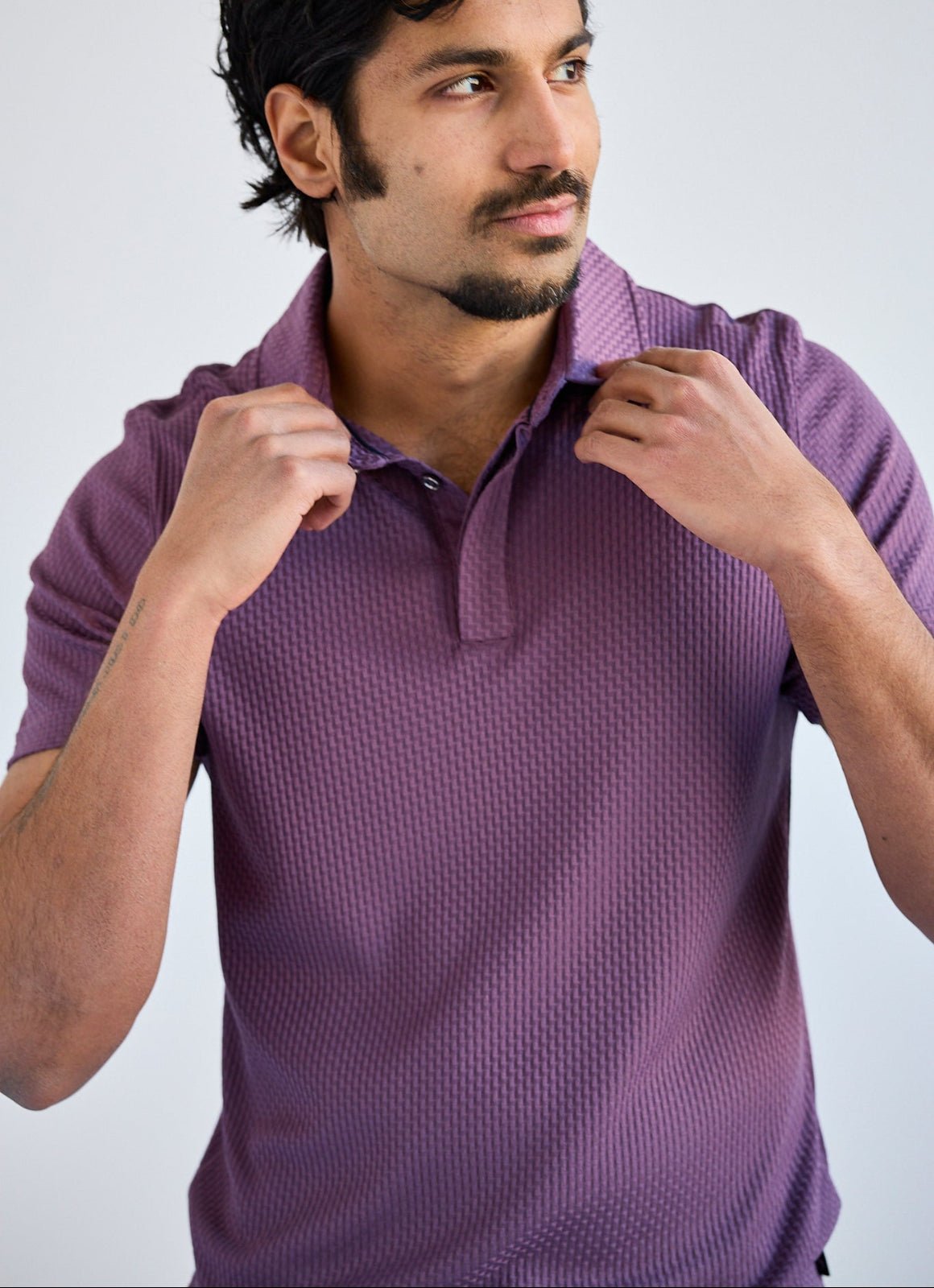 Stair-Step Texture Stretch Polo in Grey — Metal-Rimmed Buttons, Athletic Slim Fit