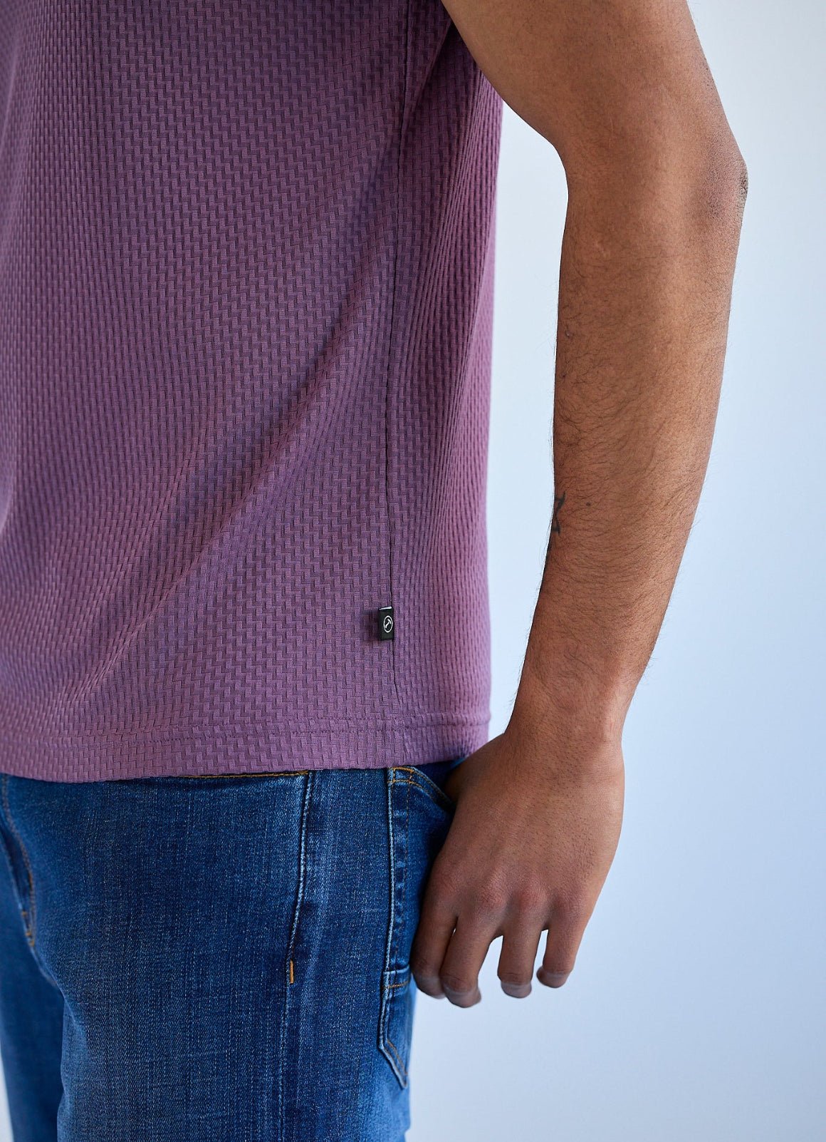 Stair-Step Texture Stretch Polo in Grey — Metal-Rimmed Buttons, Athletic Slim Fit