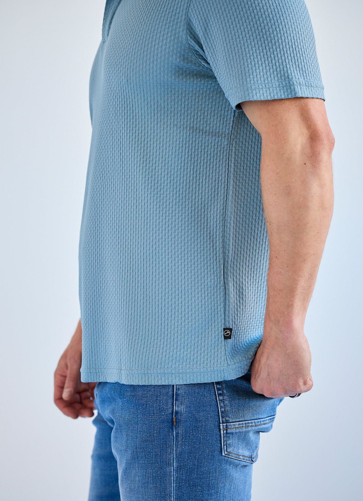 Stair-Step Texture Stretch Polo in Slate Blue — Metal-Rimmed Buttons, Athletic Slim Fit